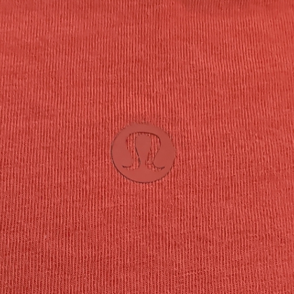 Lululemon Cates Tee in Aztec Brick EUC - Picture 5 of 6